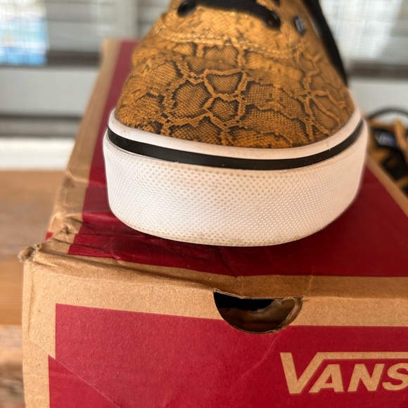 Van’s sneakers Women’s snake print honey gold 8.5 wide, like new - Picture 8 of 10